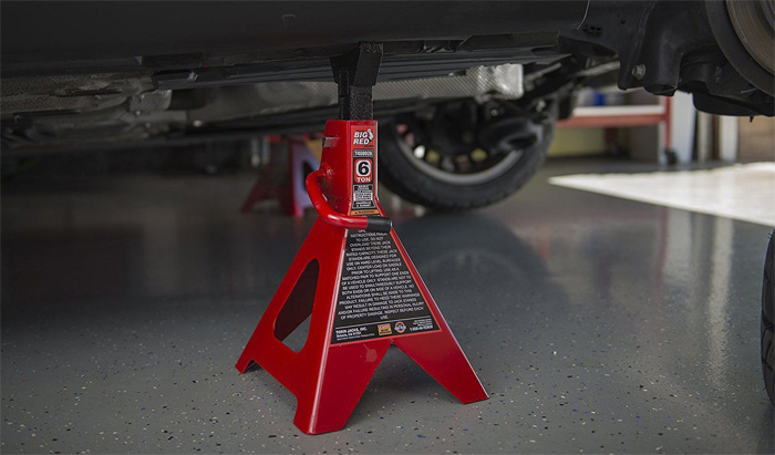 Bottle jacks vs. Floor jacks: What are the differences?